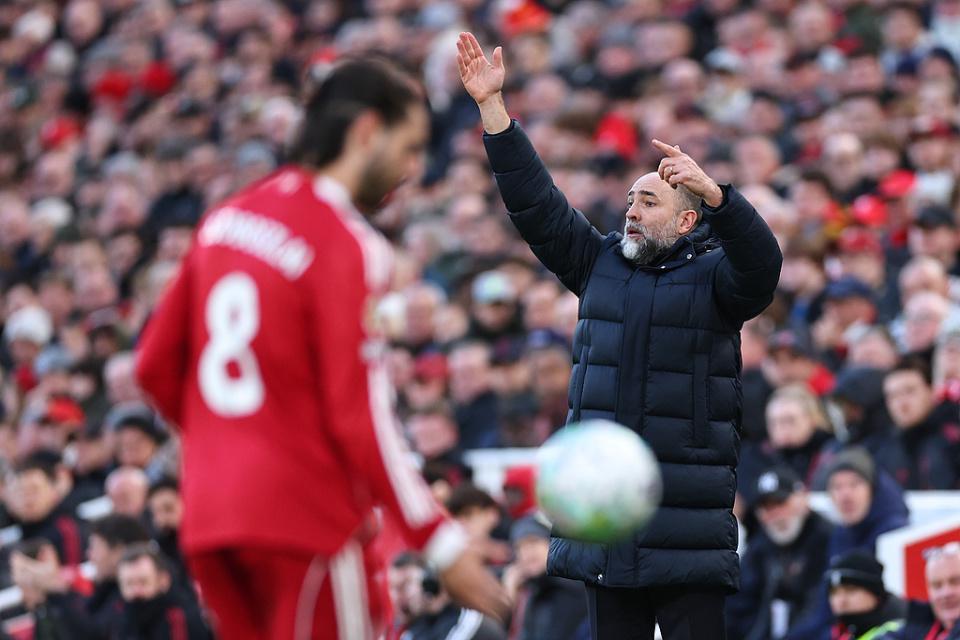 华体会在线登录-遭残阵热刺绝平！利物浦连场给保级队送分 球迷狂嘘+王牌怒斥队友